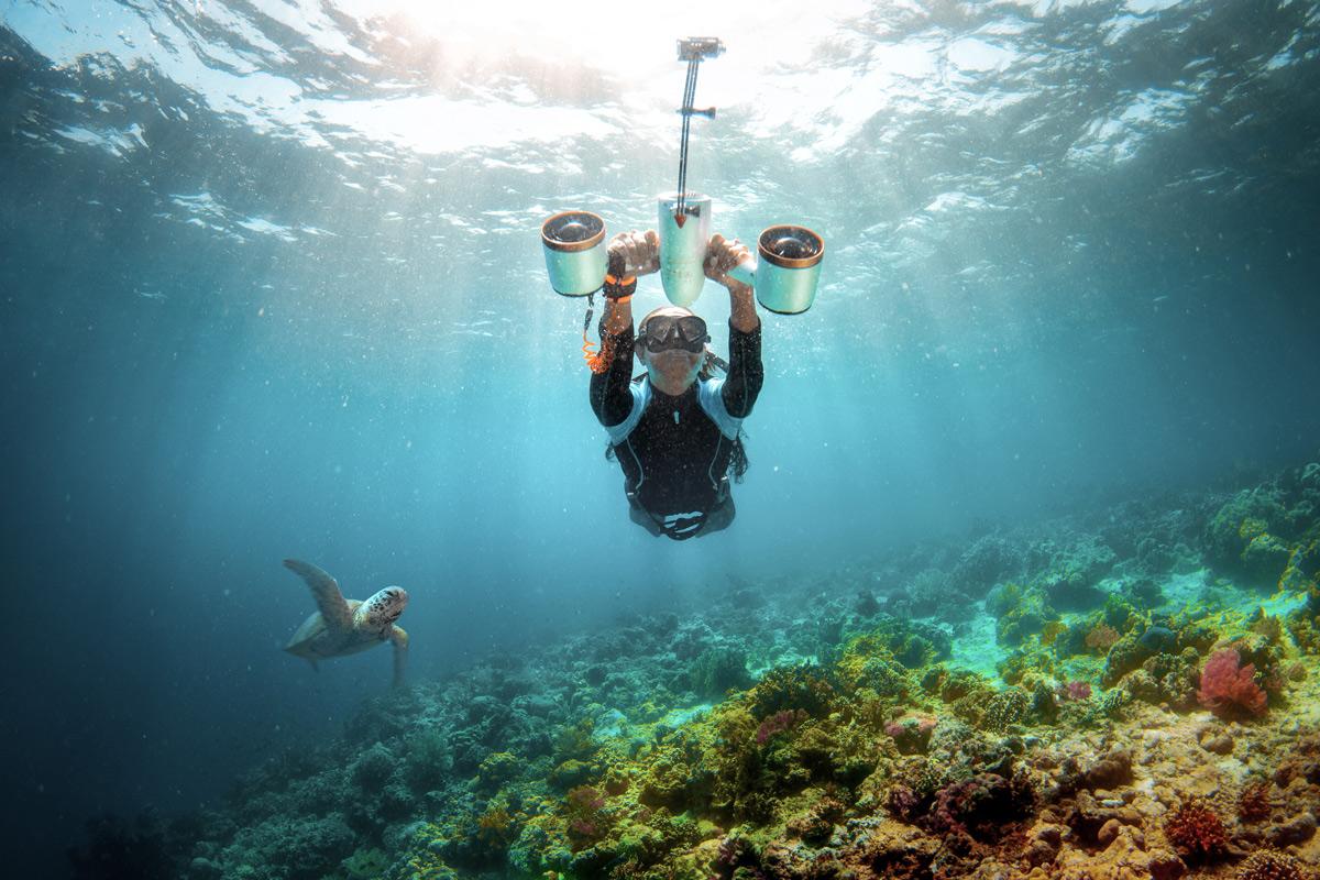 scooter sous marin sublue whiteshark mix pro avec une perche a selfie