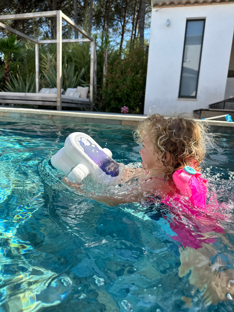 lou dans l'eau avec le hagul