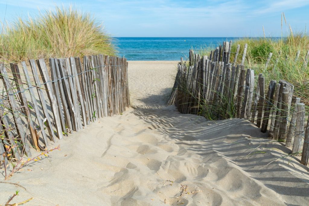 plage chemin sable