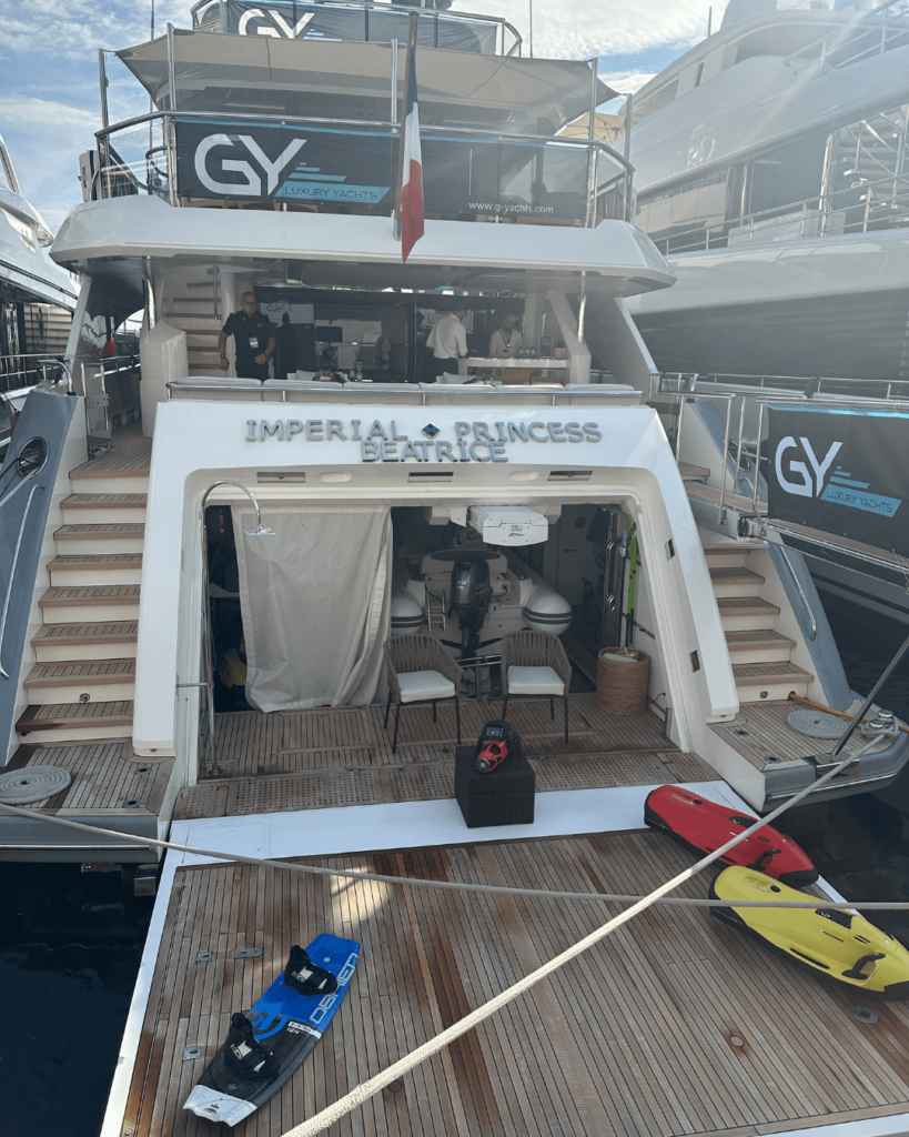 toys sur yacht salon monaco