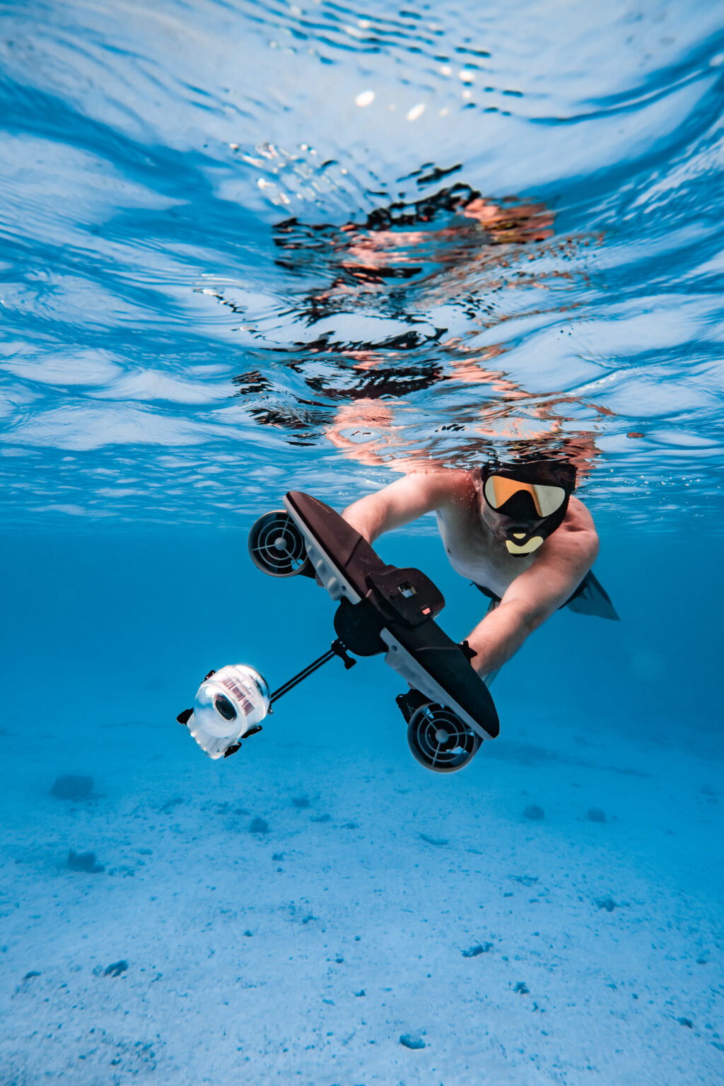 Apnéiste vu de dessous avec un Sublue Navbow+